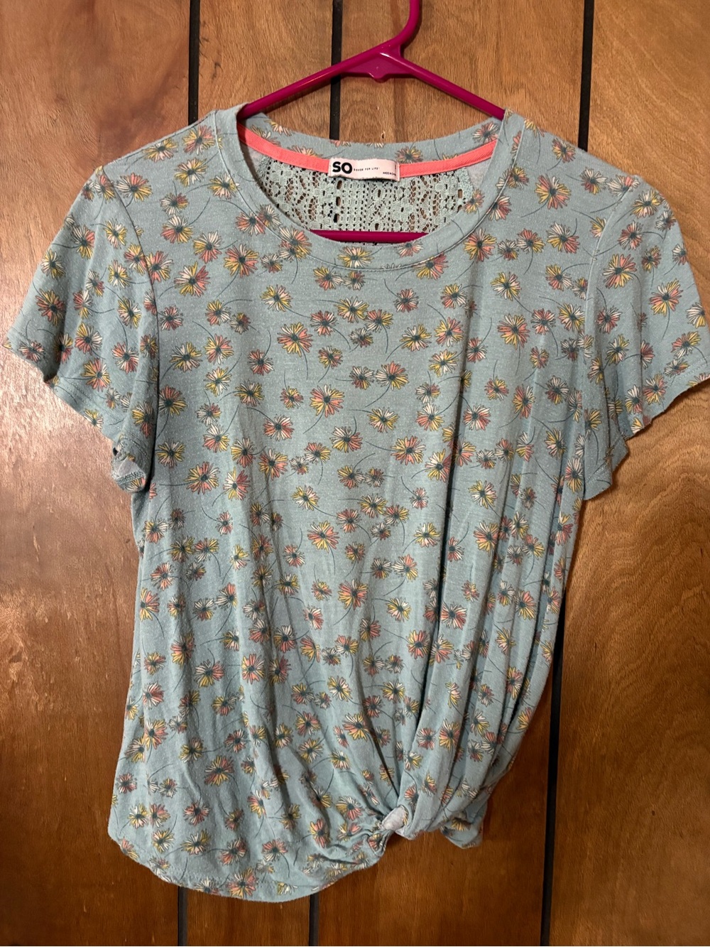 Juniors SO floral top